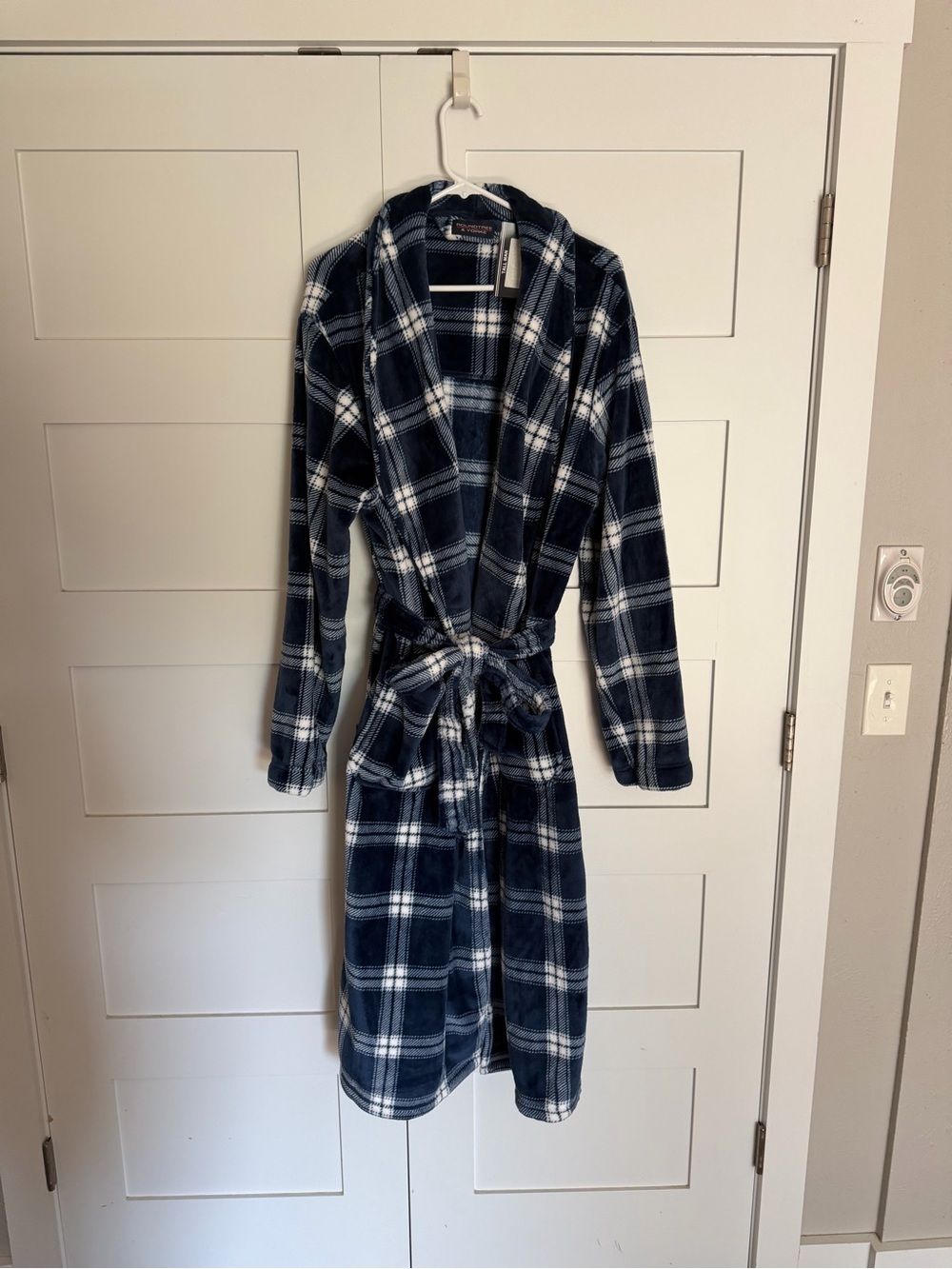 Roundtree & Yorke Navy and White Plaid Fleece Robe Jacket Mens NWT Soft